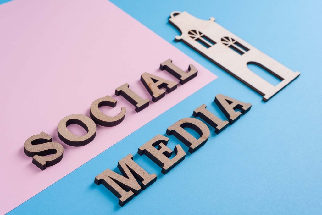 use Right Font and Text in Social Media Posts